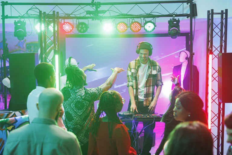 Fondo discomóvil y sonido en Bejís